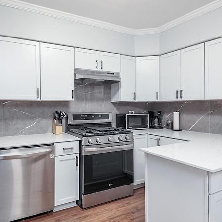 Beautiful Remodeled Penthouse Unit In Old Town Villa Chicago Exterior foto